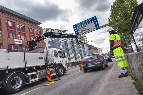 HIAB MEWP Finds Increasing Popularity as a Heavy Lifter