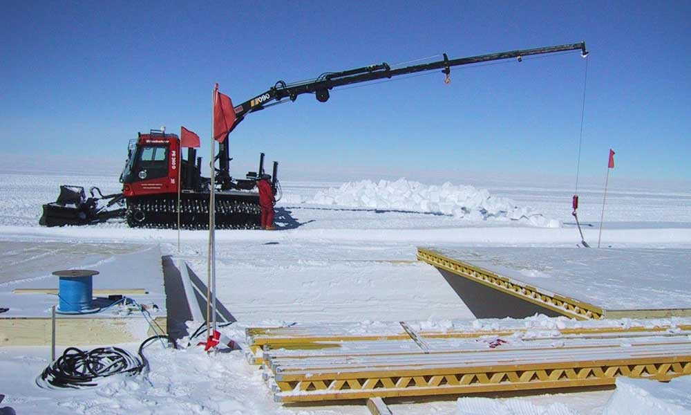 HIAB-mounted Pistenbully