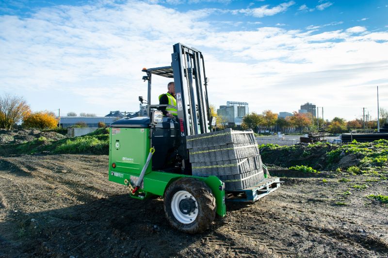 Electric Moffett truck-mounted forklift