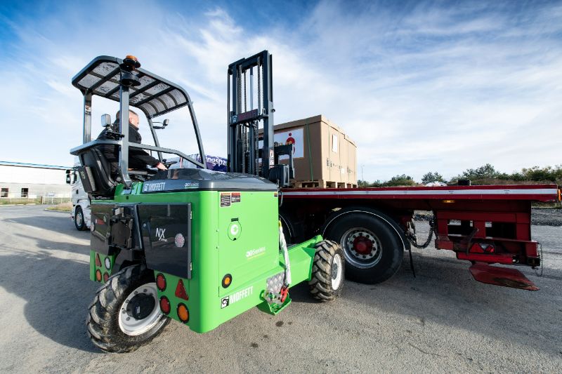 Electric Moffett truck-mounted forklift