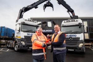 HIAB and Mercedes crane truck pre-slinging pipes
