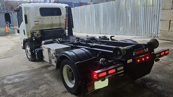 Multilift XR7L Pre-owned Hooklift on Isuzu Truck Work-Ready Package for Sale